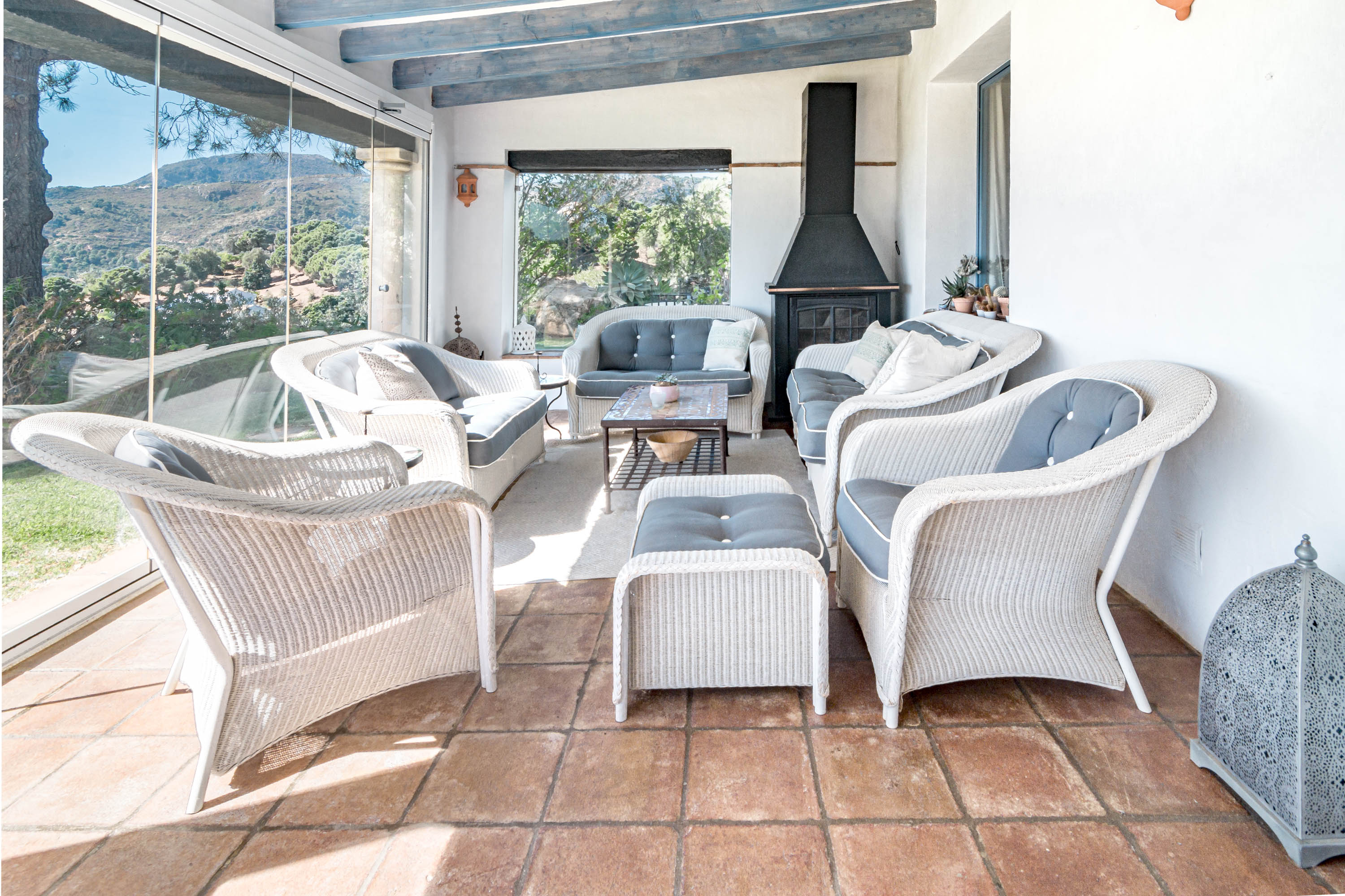 Smart retractable glass panels opening to gardens